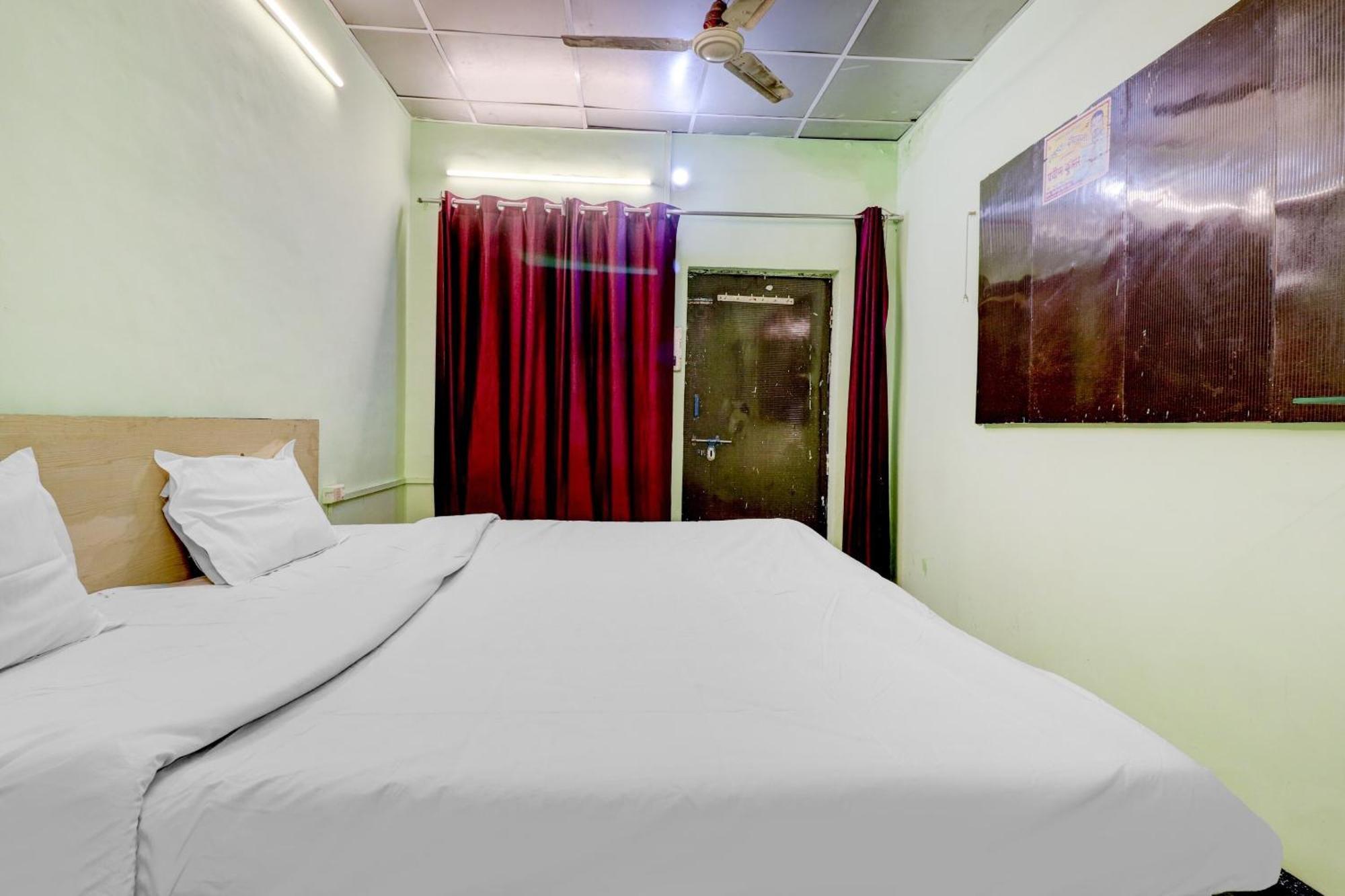 Hotel O Shree Radha Guest House Jhānsi Buitenkant foto